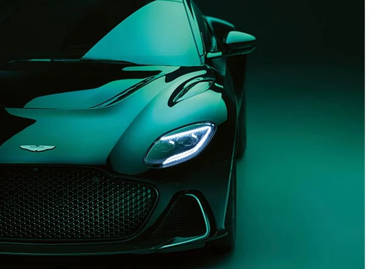 Aston Martin: l’eleganza britannica che corre verso il futuro